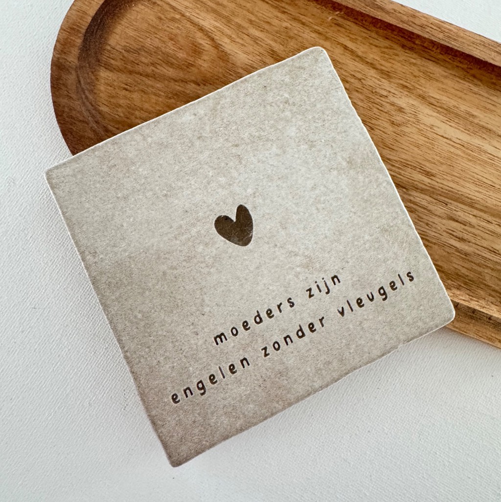 Moeders tekst op taupe tegel